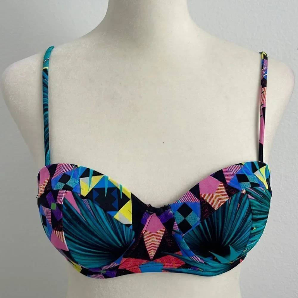 L.A. Hearts bikini top. Vintage 80s style. Adjustable straps. Size XS.
